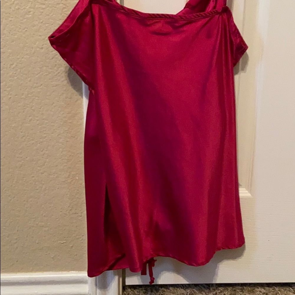 Sleeveless Ruffled Tank Top - Picture 2 of 2